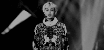 아이돌들의 매력적인 순간들.gif | 인스티즈