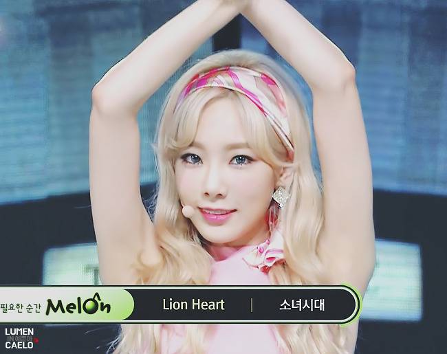 태연 겨드랑이 움짤.GIF (feat.그아탱) | 인스티즈