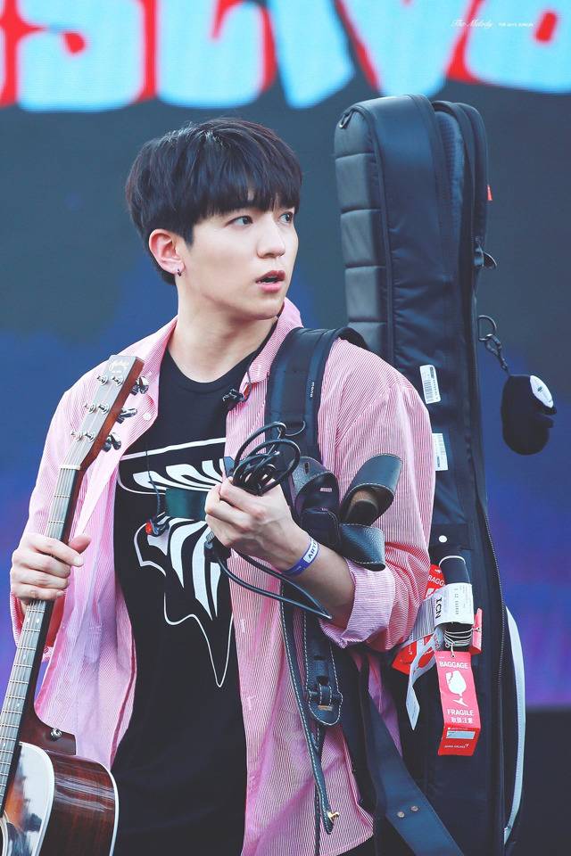 데이식스 기타치는애 | 인스티즈