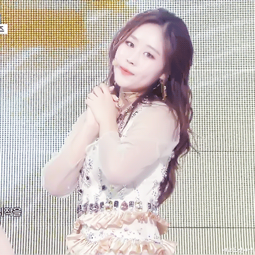 너무 커서 상처까지 났다는 러블리즈 귀걸이 크기.jpgif | 인스티즈