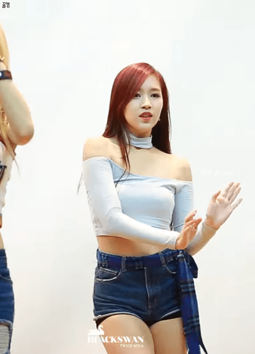 의상이 ㄷㄷ한 트와이스 미나.gif | 인스티즈