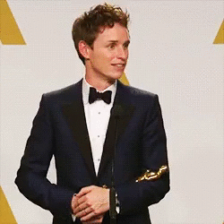 상을 휩쓸고 좋아하는 에디 레드메인gif | 인스티즈