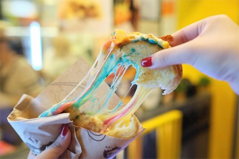 홍콩에서 파는 무지개 치즈 토스트.jpg | 인스티즈