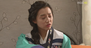 세뱃돈 받으려고 별짓 다하는 크리스탈.gif | 인스티즈