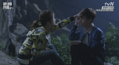 자꾸 연하남 마음에 불지르는 여친.gif | 인스티즈