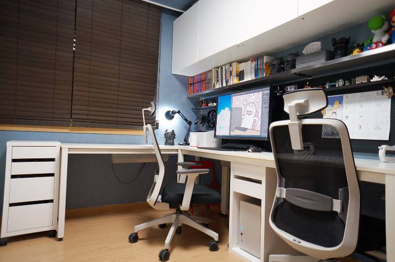 웹툰 데뷔 13년차 신인 변태 만화가 유부남의 집 | 인스티즈