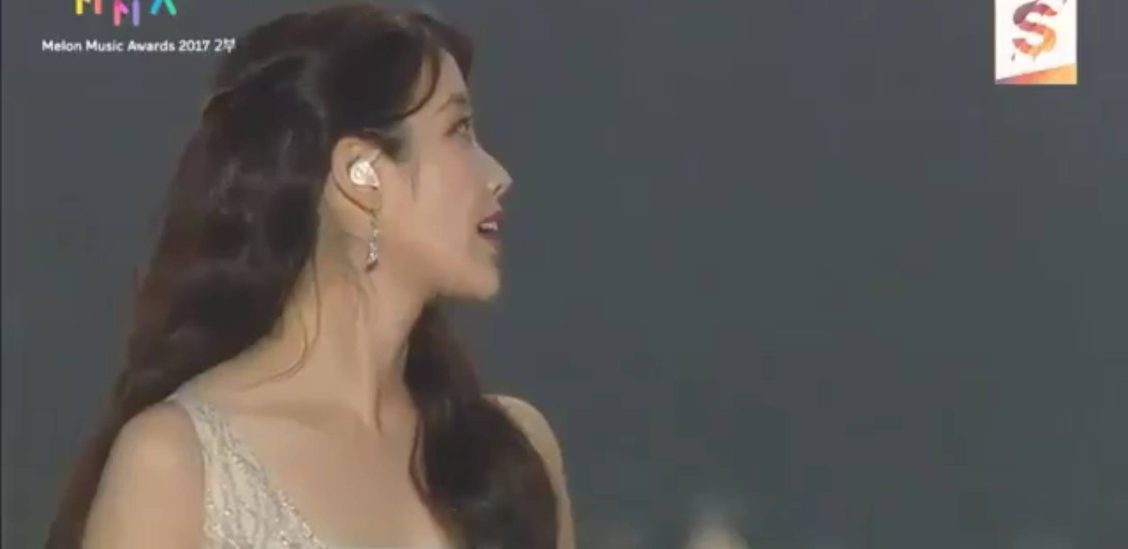 오늘 자 멜론뮤직어워드 보고있던 사람들 모두 소름돋고 눈물났다던 감동적인 무대.jpg | 인스티즈