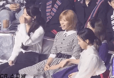 아이유한테 인사하고 싶은 트와이스 정연.gif | 인스티즈