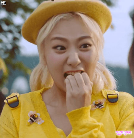 은근 귀여운 볼빨간사춘기 안지영 | 인스티즈