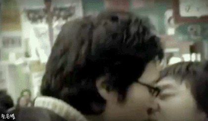 실제 번화가에서 리얼한 딥키스신 찍은 이제훈 (친구사이 아님) | 인스티즈