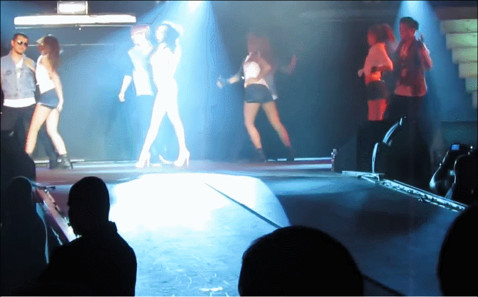 움짤 용량 큼))밑에 현아가 있길래 현아 레전드는 솔직히 이 의상.. | 인스티즈