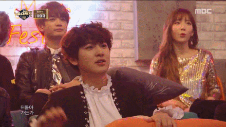 가요대제전 하현우 무대 때 지나치게 뚱했던 세훈 태도 | 인스티즈