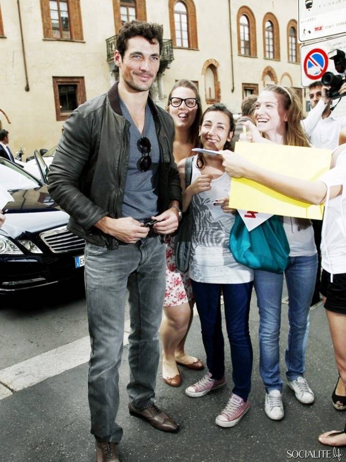 [데이비드간디] 잘생긴 남자가 나타날때 주위 반응과 같이 찍은 모습들 | 인스티즈