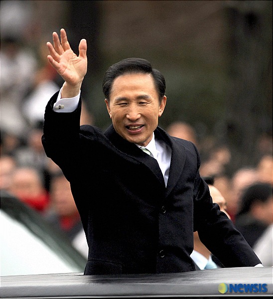 2018년 첫 이명박.jpg | 인스티즈