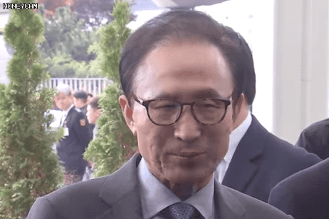 혀 낼름 거리는 이명박.gif (혐오주의) | 인스티즈