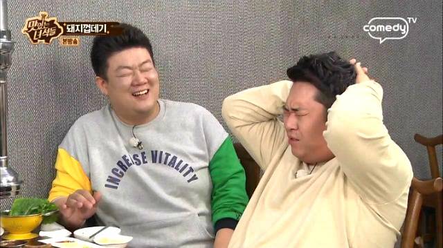 돼지껍데기 유통(유두 달려있는 가슴부위) 보고 어쩔 줄 모르는 문세윤 (feat. 맛있는 녀석들) | 인스티즈