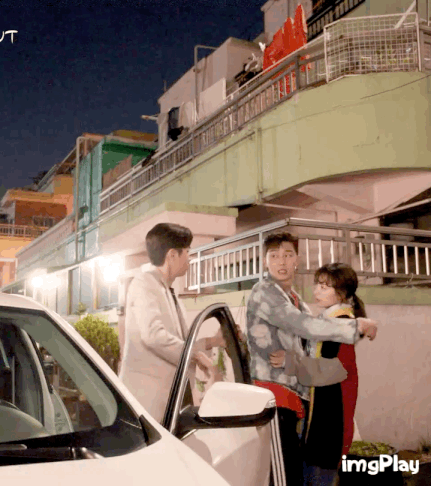 NG나고 박서준 품에 안기는 김지원.gif | 인스티즈