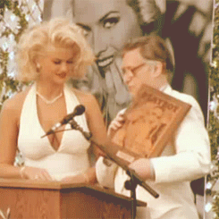 [안나니콜스미스] 게스(청바지 종이가방에 그려진 인물)하면 맨먼저 떠오르는 플레이보이 모델 | 인스티즈