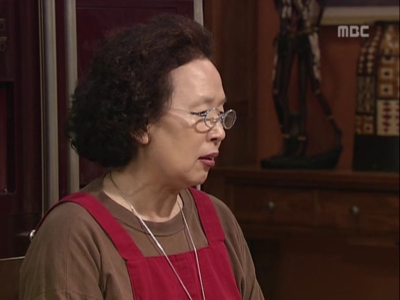 [거침없이하이킥] 가사도우미한테 미안해서 일을 못시키는 문희ㅠㅠ.jpg | 인스티즈