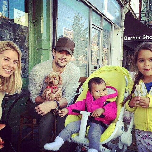 [데이비드간디] 잘생긴 남자가 나타날때 주위 반응과 같이 찍은 모습들 | 인스티즈