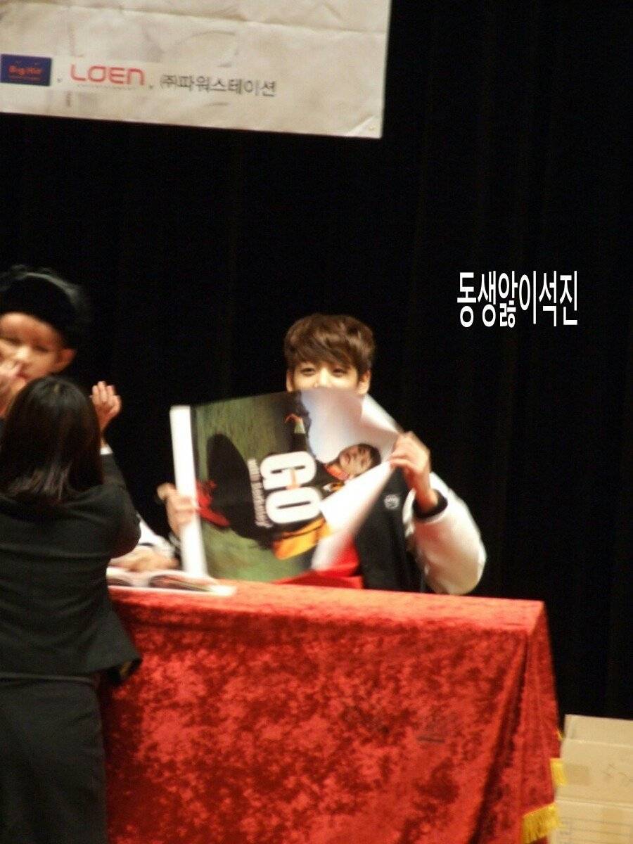 팬싸에서 다른 아이돌 관련 선물 받았던 아이돌들 | 인스티즈