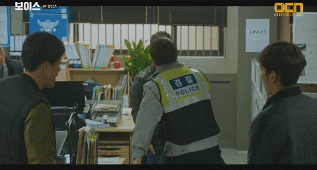 경찰복 입고 사람 개 패는 장혁.gif | 인스티즈