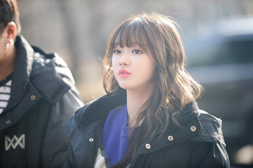 볼이랑 입술이 귀여운 오마이걸 유아 | 인스티즈