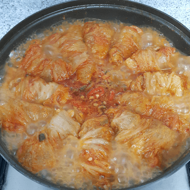 얼큰함! 칼칼함! 김치말이 삼겹살찜 gifjpg | 인스티즈