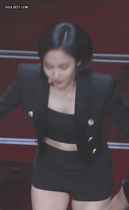 트와이스 연말무대 섹시한 의상이 비슷했던 외국인 3인방 (미나모모쯔위).gif | 인스티즈