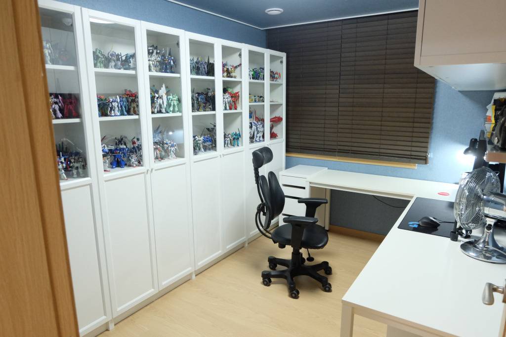 웹툰 데뷔 13년차 신인 변태 만화가 유부남의 집 | 인스티즈