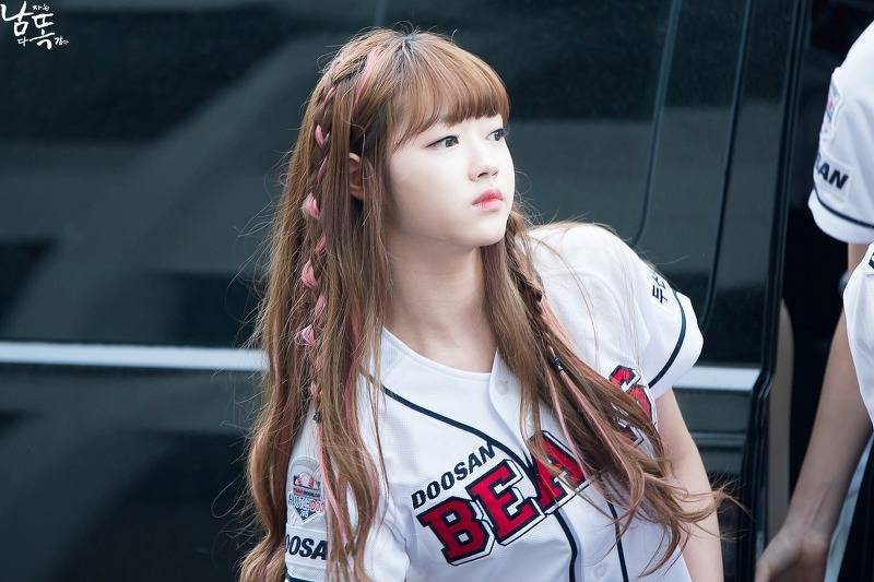 볼이랑 입술이 귀여운 오마이걸 유아 | 인스티즈