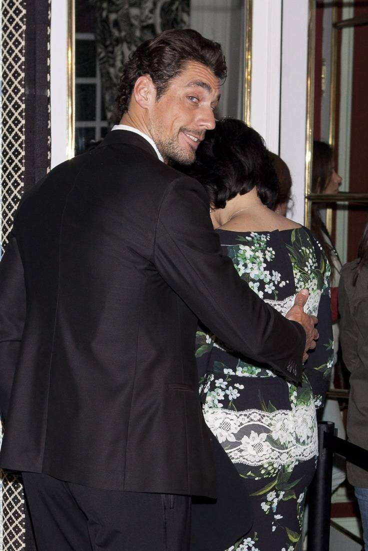 [데이비드간디] 잘생긴 남자가 나타날때 주위 반응과 같이 찍은 모습들 | 인스티즈