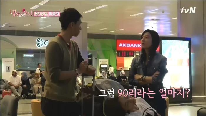 [꽃보다누나] 센스있게 이승기 배려해주고 기 살려주는 김희애 | 인스티즈