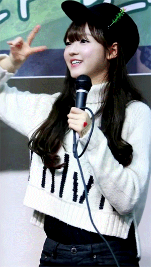 볼이랑 입술이 귀여운 오마이걸 유아 | 인스티즈