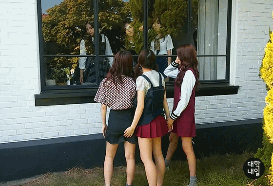 은근슬쩍 만지는 여자친구 예린.gif | 인스티즈