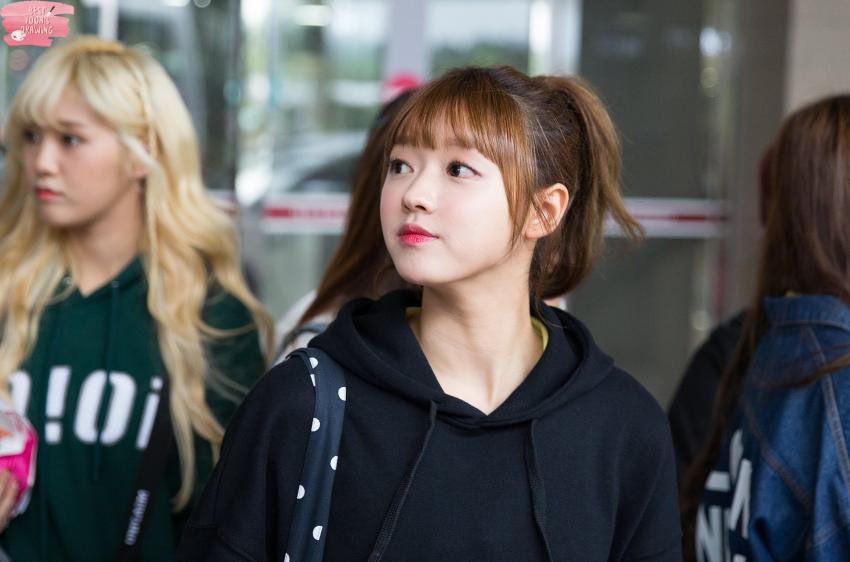 볼이랑 입술이 귀여운 오마이걸 유아 | 인스티즈