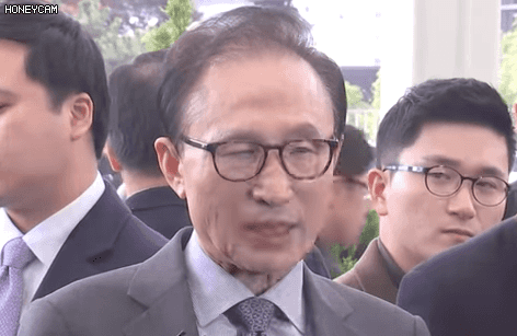 혀 낼름 거리는 이명박.gif (혐오주의) | 인스티즈