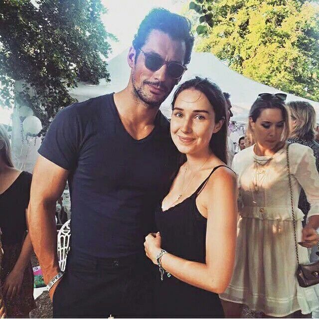 [데이비드간디] 잘생긴 남자가 나타날때 주위 반응과 같이 찍은 모습들 | 인스티즈