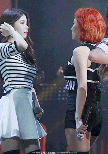 마마무 무대 위 장난 모음.gif | 인스티즈