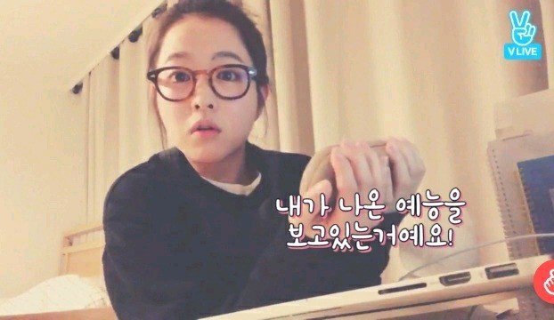 지하철 탔는데 옆자리에 본인 영상보는 시민을 만난 박보영.jpg | 인스티즈