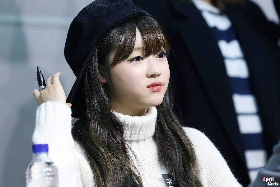 볼이랑 입술이 귀여운 오마이걸 유아 | 인스티즈