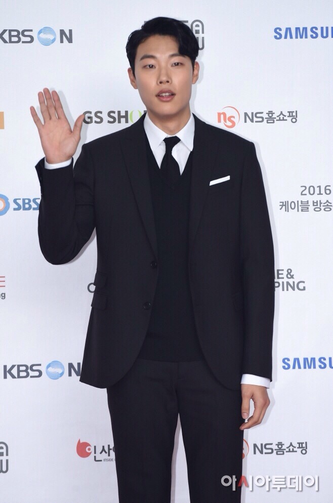 요즘 남자연예인들이 많이 하는 머리.jpg | 인스티즈