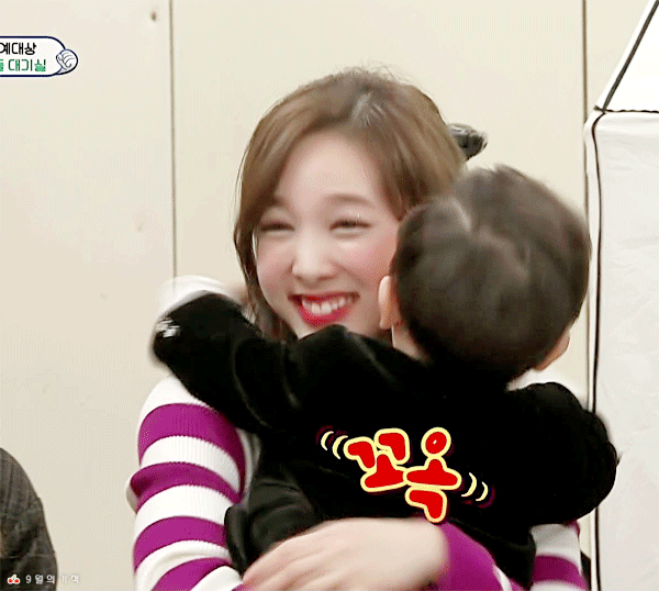 트와이스에게 시크함폭발하는 우리박.gif | 인스티즈