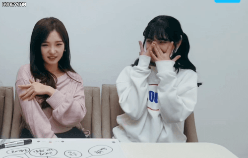 중2 동생 앞에서 섹시한 표정 짓는 언니.GIF | 인스티즈