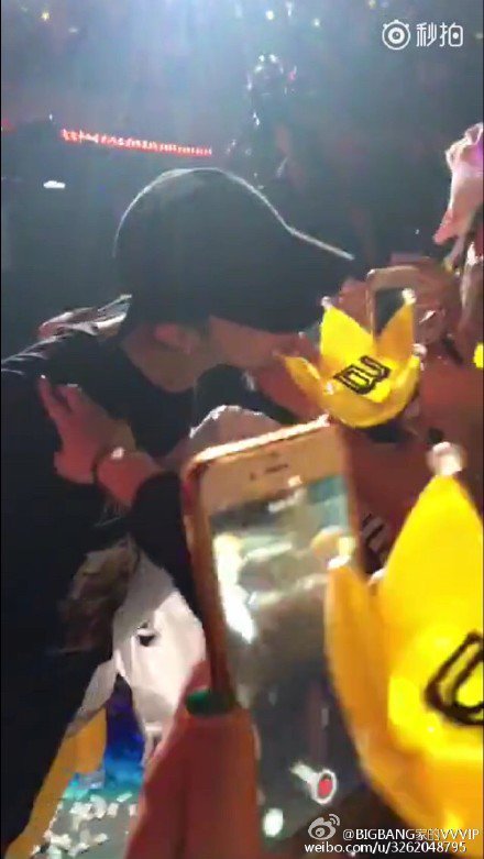 지드래곤이 자주하는 팬서비스의 최후.jpgif | 인스티즈