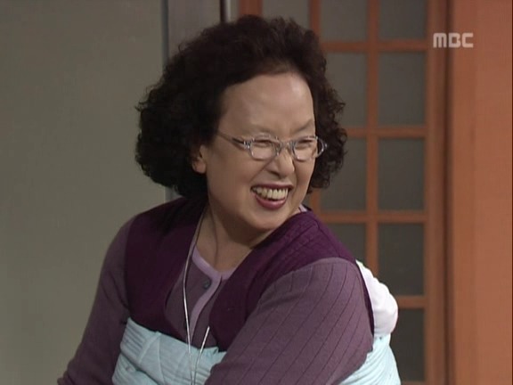 [거침없이하이킥] 가사도우미한테 미안해서 일을 못시키는 문희ㅠㅠ.jpg | 인스티즈