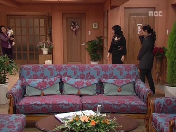 [거침없이하이킥] 가사도우미한테 미안해서 일을 못시키는 문희ㅠㅠ.jpg | 인스티즈