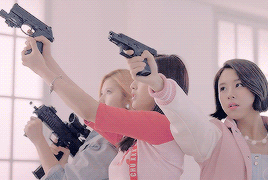 총쏘는 트와이스.gif | 인스티즈