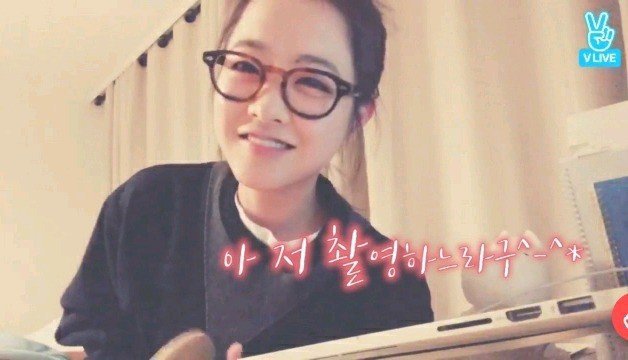 지하철 탔는데 옆자리에 본인 영상보는 시민을 만난 박보영.jpg | 인스티즈