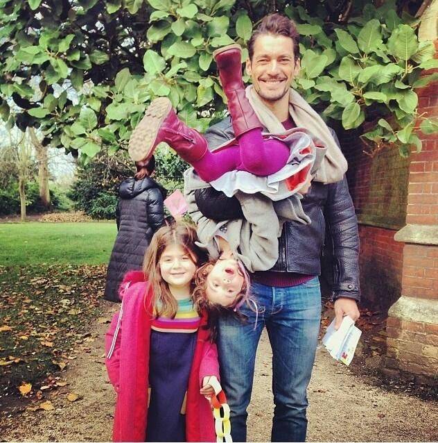 [데이비드간디] 잘생긴 남자가 나타날때 주위 반응과 같이 찍은 모습들 | 인스티즈